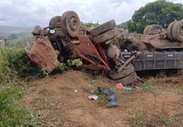 Vereador fica ferido após caçamba capotar em acidente no sudoeste baiano