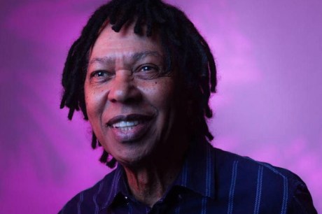 Uma noite com (a música de) Djavan na trilha ao vivo de bar do Rio de Janeiro