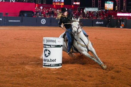 Keila Mendonça vai à final dos Três Tambores em 1º lugar no Rodeio de Jaguariúna