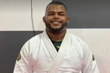 Lutador de jiu-jitsu morre ao ser atropelado quando caminhava em acostamento de avenida na Bahia