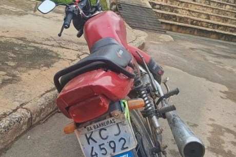 Barreiras: Rondesp Oeste recupera moto com restrição de furto/roubo no bairro Vila Amorim