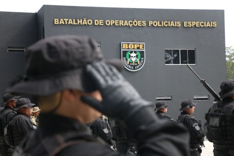 Tenente do BOPE é baleado em tentativa de assalto no CIA