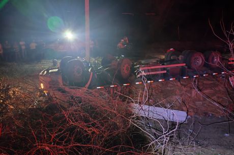 Motorista morre após caminhão tombar na BA-160, em Paratinga (BA)