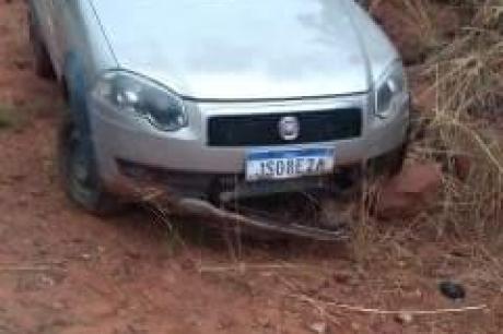 Motorista perde controle de carro na BA-466 durante chuva e bate em barranco em Tabocas do Brejo Velho (BA)