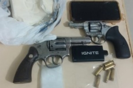 HOMEM É PRESO NA ZONA RURAL DE BARREIRAS COM ARMAS E DROGA