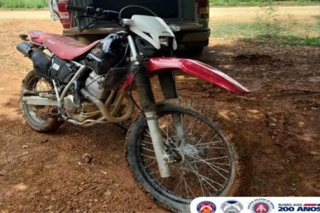 PM recupera motocicleta furtada em Santa Maria da Vitória