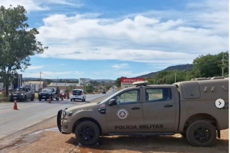 Polícia Militar prende dois jovens por receptação e tráfico de drogas em Barreiras