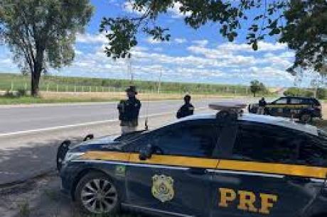 Homem é preso pela PRF por transporte ilegal de agrotóxicos na BR-242