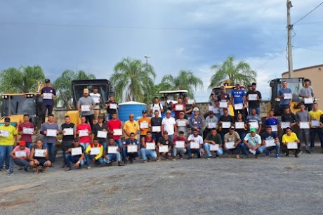 Curso de operador de máquinas pesadas fortalece capacitação em São Desidério