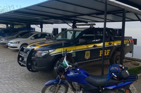 Motocicleta roubada em Goiás é recuperada pela PRF em Correntina (BA)