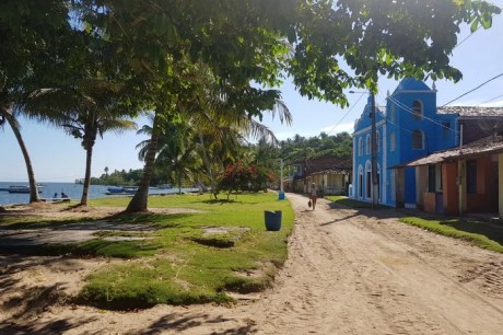 Três homens morrem e dois ficam feridos após troca de tiros em destino turístico da Bahia