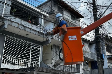 Neoenergia Coelba realiza megaoperação em seis cidades para regularizar as empresas de telefonia e internet