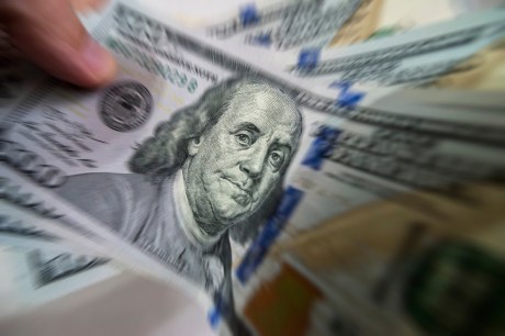 A disparada do dólar: entenda o salto de R$ 5,67 para o recorde de R$ 6,09 em apenas um mês