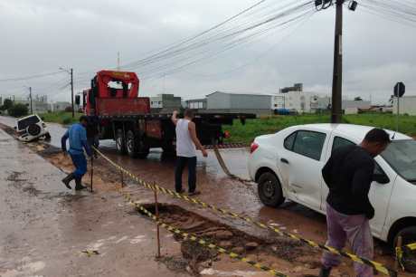 Embasa deixa obra inacabada e causa prejuízos aos motoristas