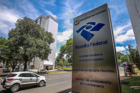 Receita Federal irá monitorar dados de cartão de crédito e Pix