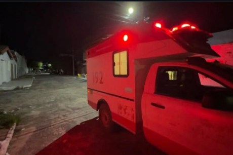 Colisão entre moto e carro é registrada no centro de Ibotirama, durante a madrugada de domingo