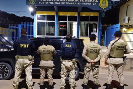 PRF em ação conjunta com a PM recupera veículo clonado com registro de roubo em Seabra (BA)