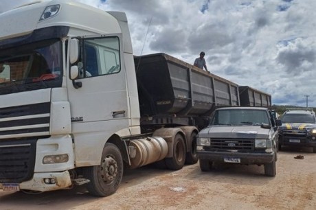 PRF flagra furto de carga de adubo em Seabra (BA)