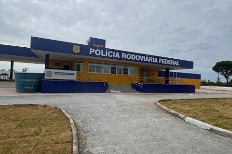 PRF prende suspeito de pilotar motocicleta com a capacidade psicomotora alterada em razão da influência de álcool na BR-349 em Santa Maria da Vitoria (BA)